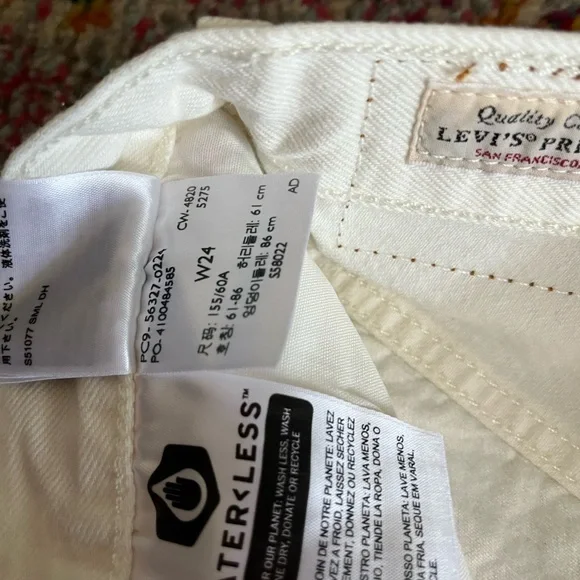 Levi's 501 Women's White Floral Embroidered Shorts - Picture 5 of 7